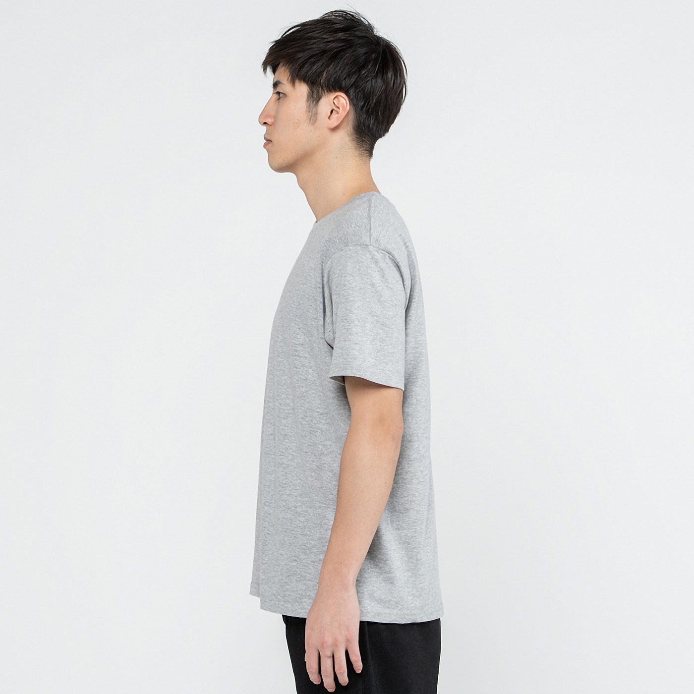 ベーシックTシャツ（綿20番手） 着用カット 3