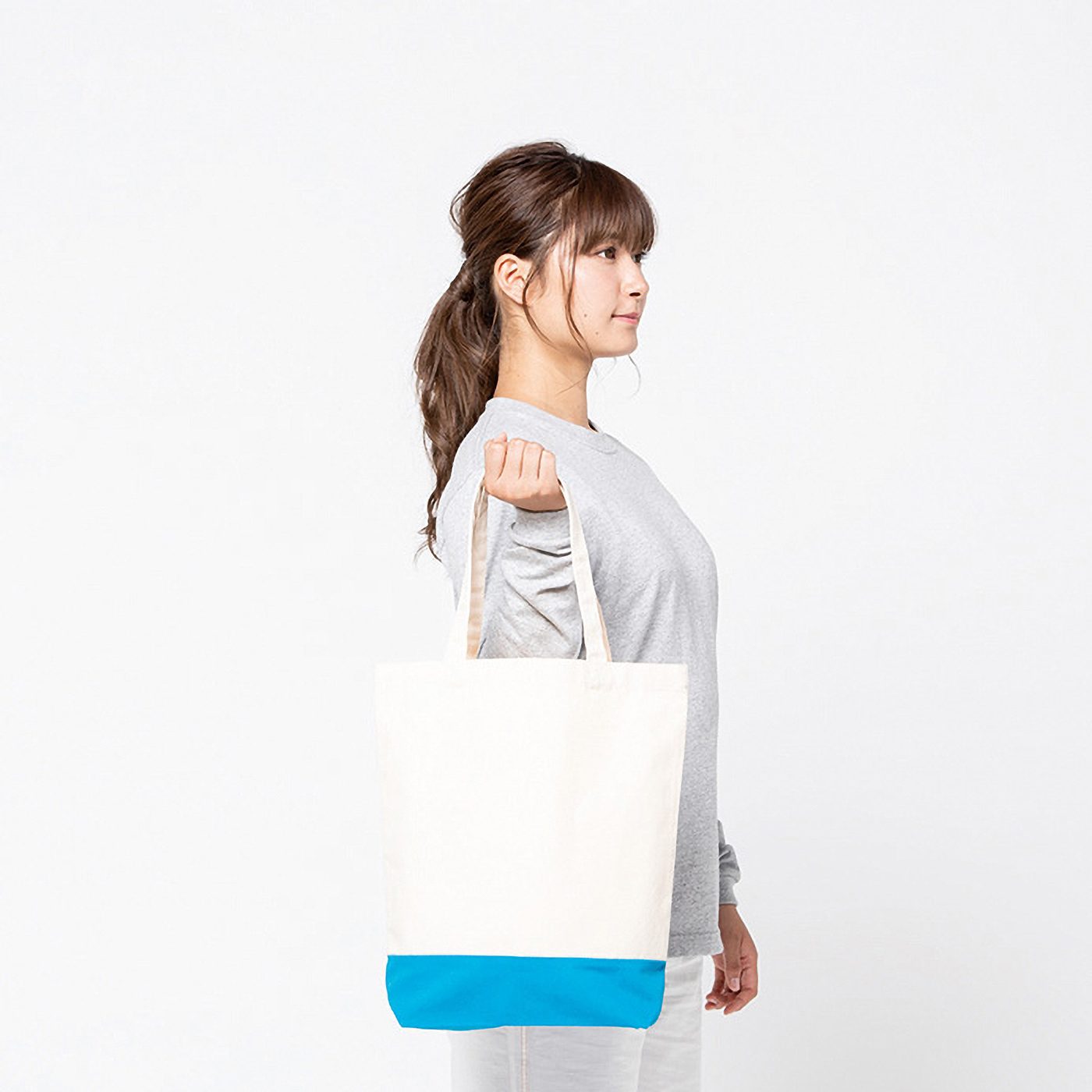 Two-tone Tote Bag (12s 2-ply Canvas Cotton) wearing shot 2
